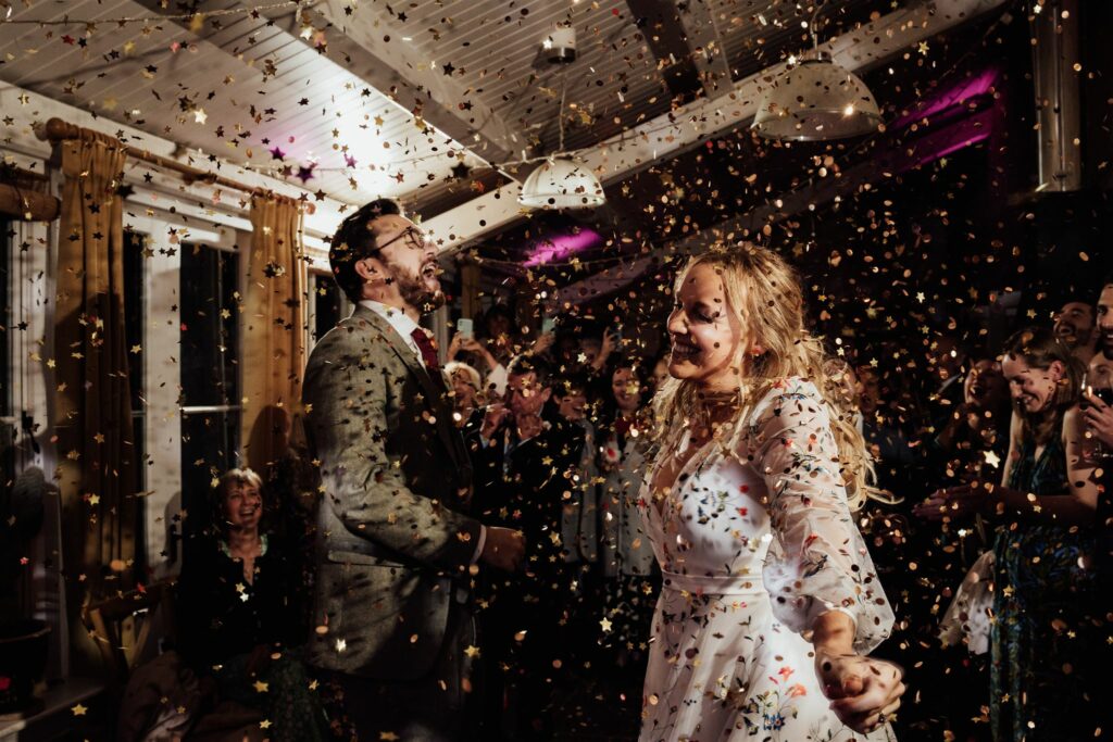 Conclude your first dance with confetti